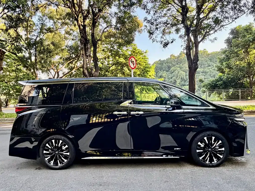 Toyota Vellfire — фото 8