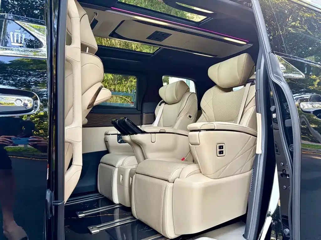 Toyota Vellfire — фото 2