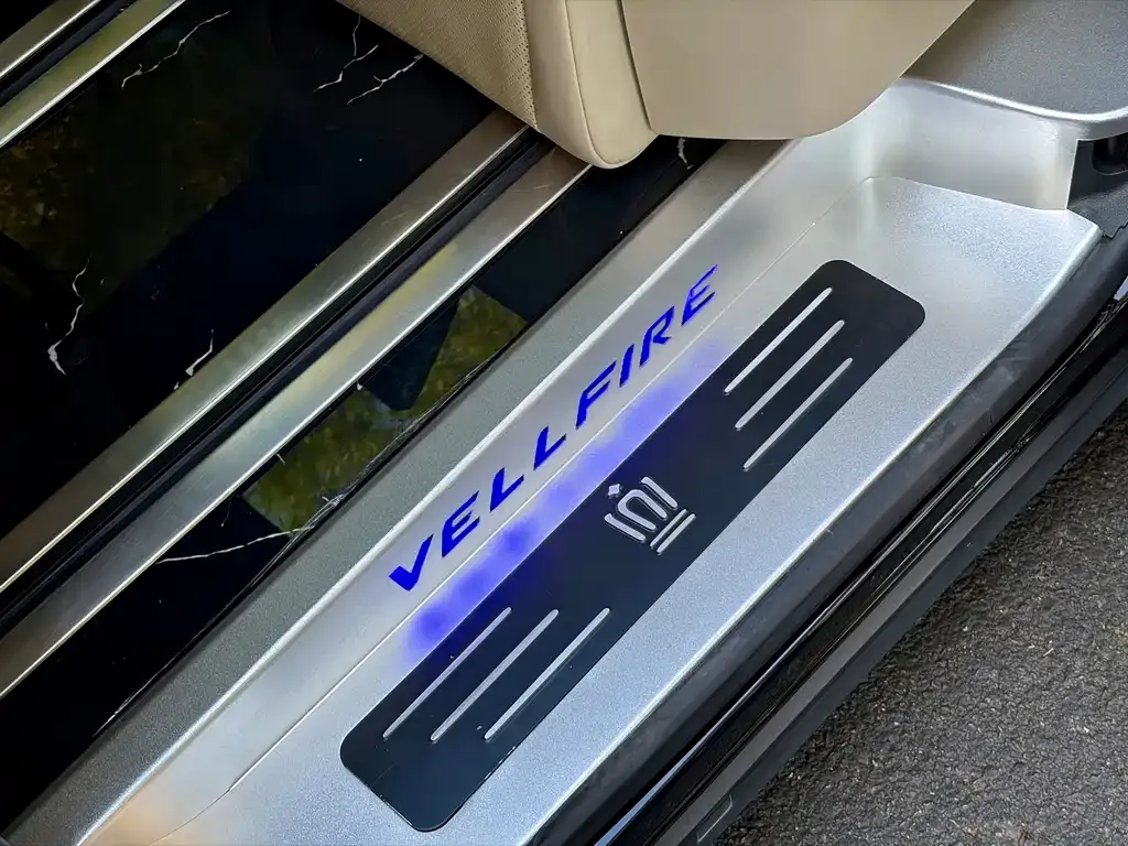 Toyota Vellfire — фото 6