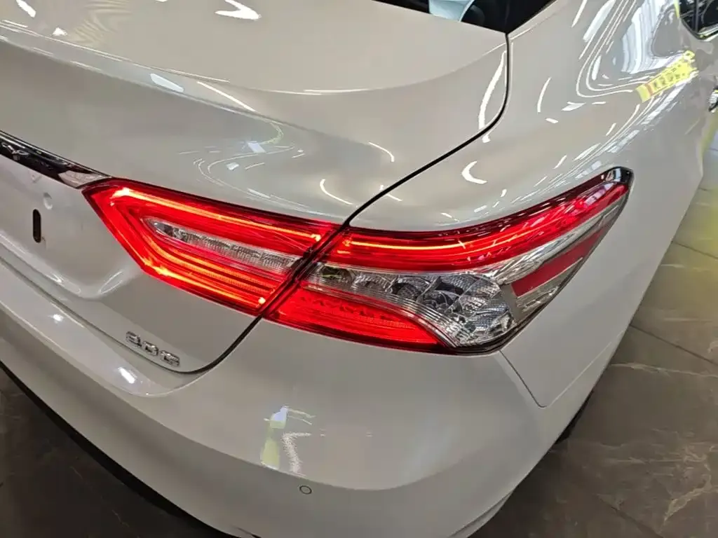 Toyota Camry — фото 4