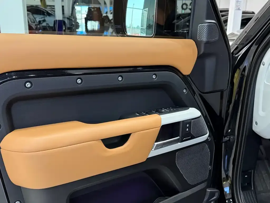 Land Rover Defender — фото 10