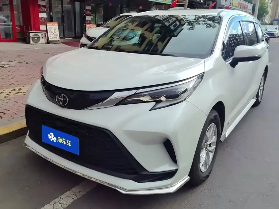 Toyota Granvia — фото 1