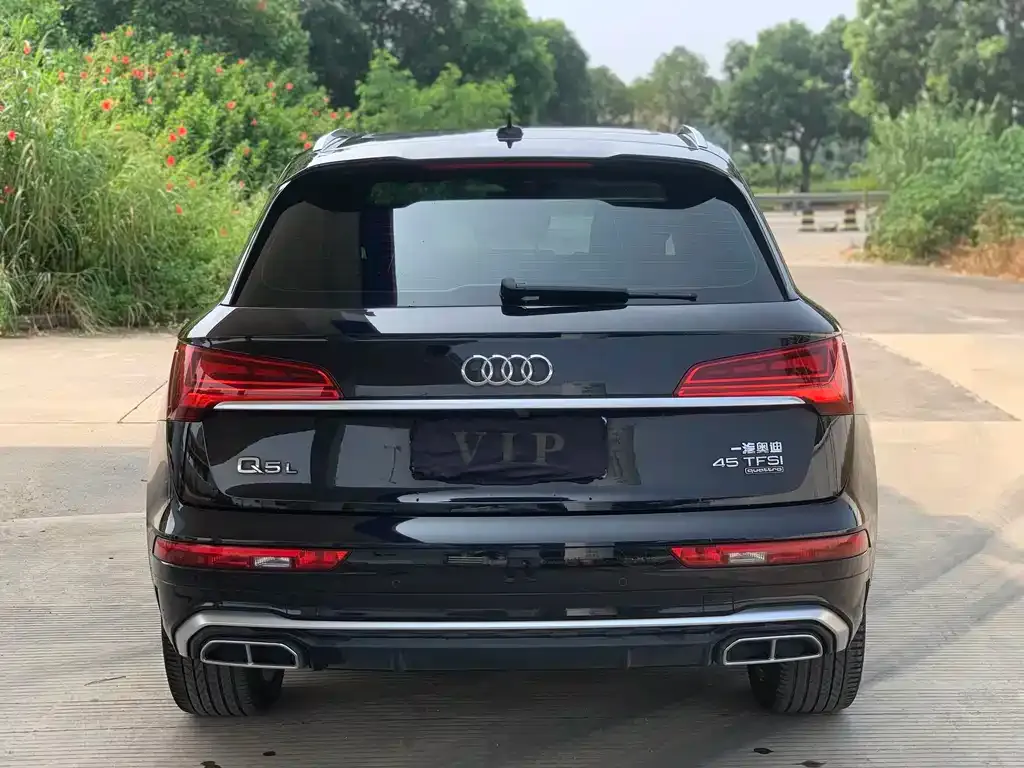 Audi Q5L — фото 5