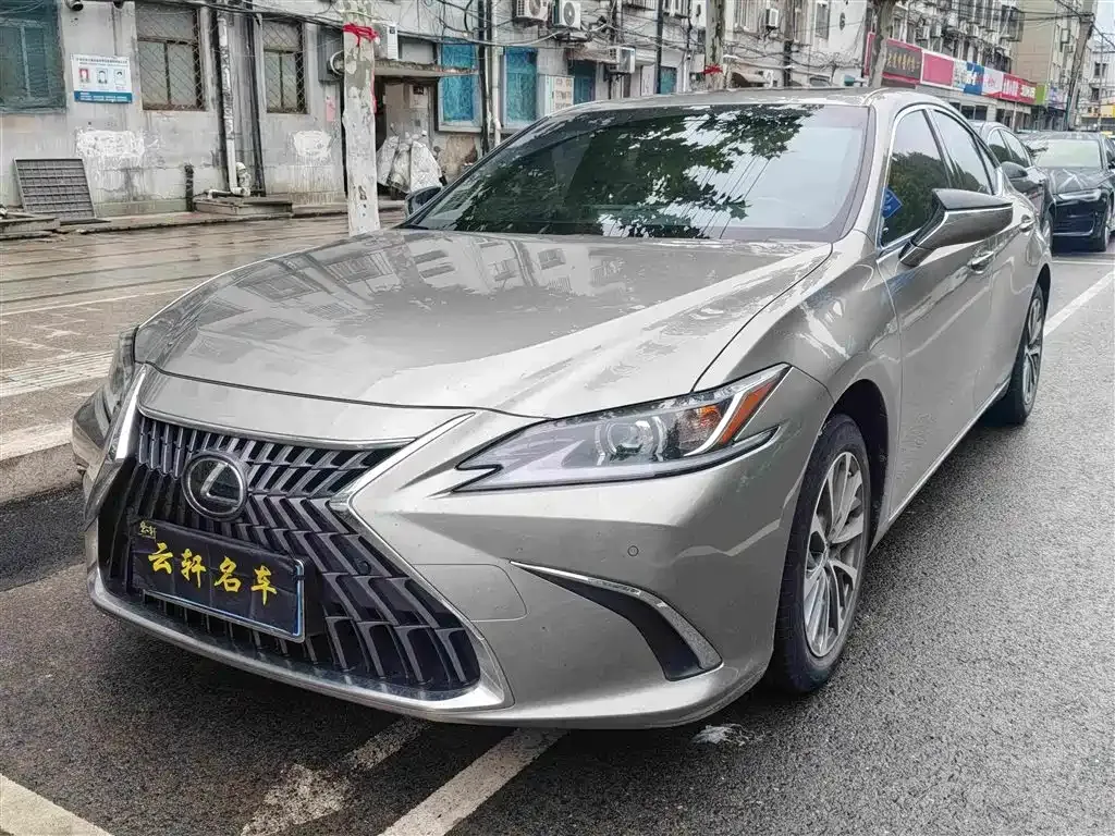 Lexus ES — фото 1