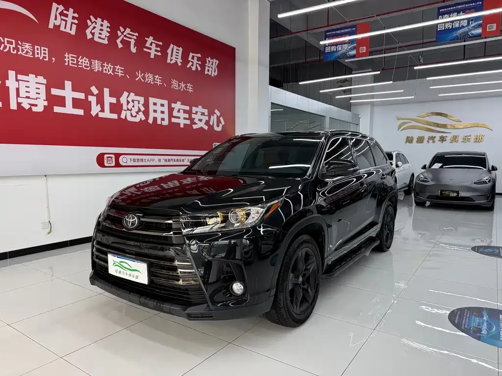 Toyota Highlander — фото 1