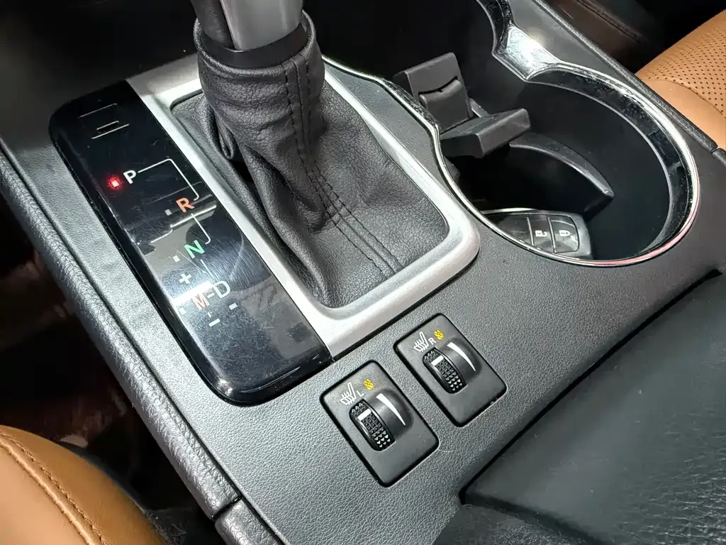 Toyota Highlander — фото 10