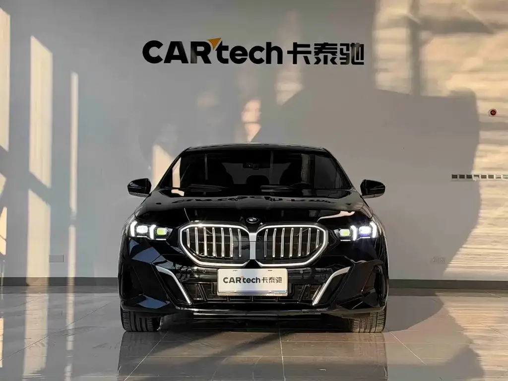 BMW 5 Series — фото 2
