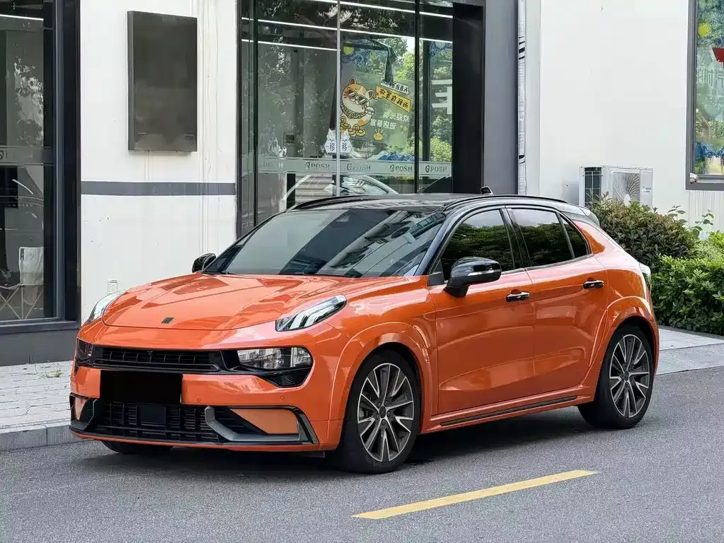 Lynk & Co 02 Hatchback — фото 1