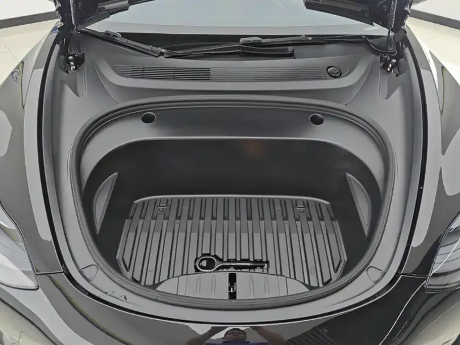 Tesla Model 3 — фото 4