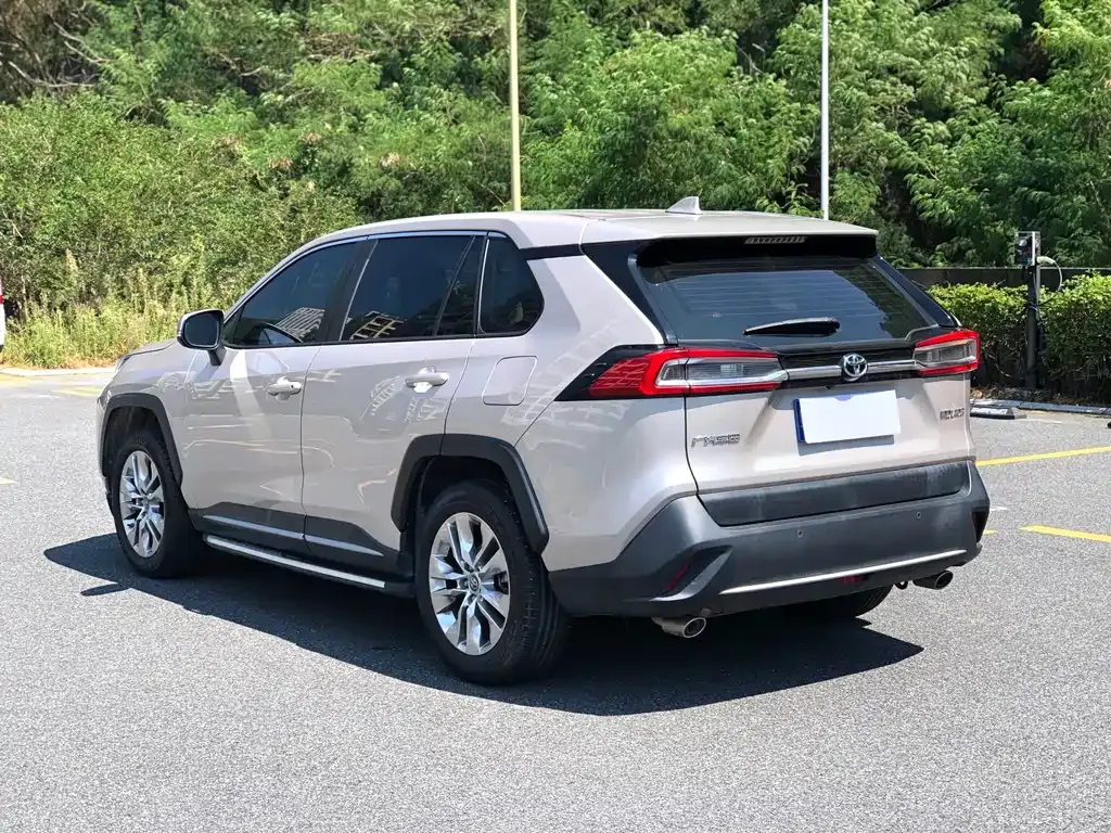 Toyota Wildlander — фото 10