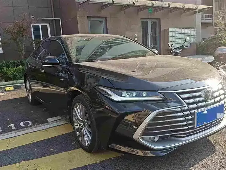 Toyota Avalon — фото 1