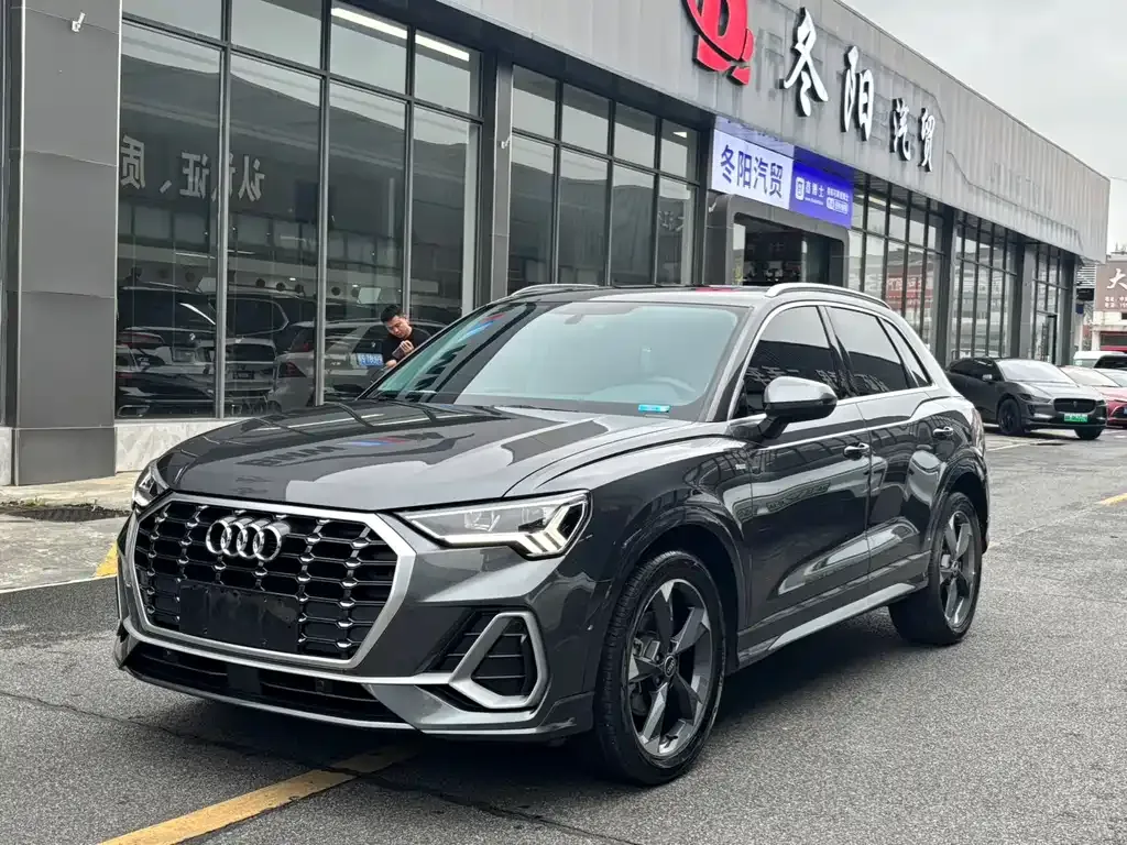 Audi Q3 — фото 1