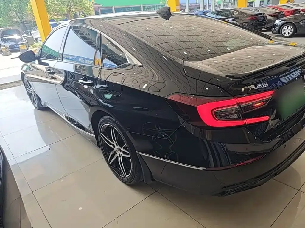 Honda Accord — фото 10
