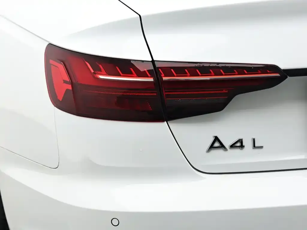 Audi A4L — фото 2