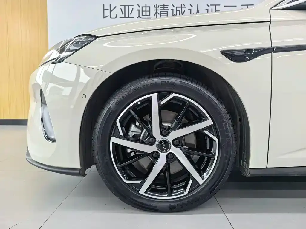 BYD Seal 07 DM-i — фото 3