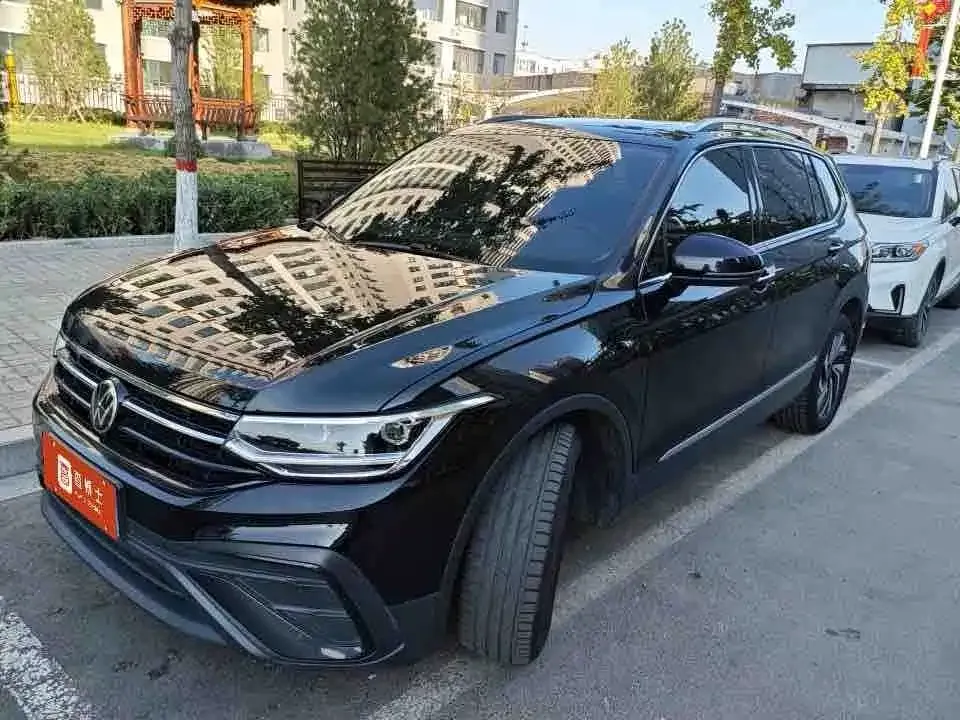 Volkswagen Tiguan L — фото 1