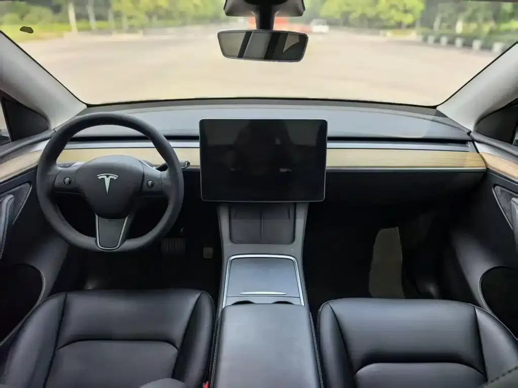 Tesla Model Y — фото 7