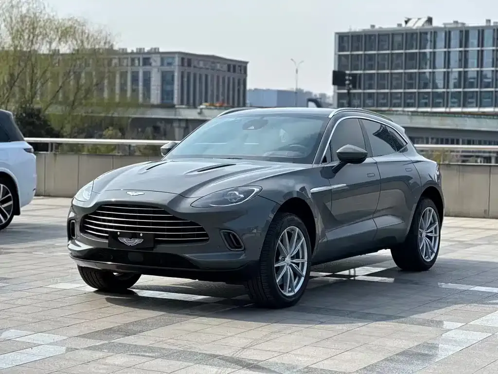 Aston Martin DBX — фото 1