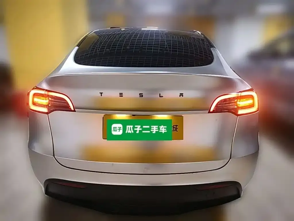 Tesla Model Y — фото 10