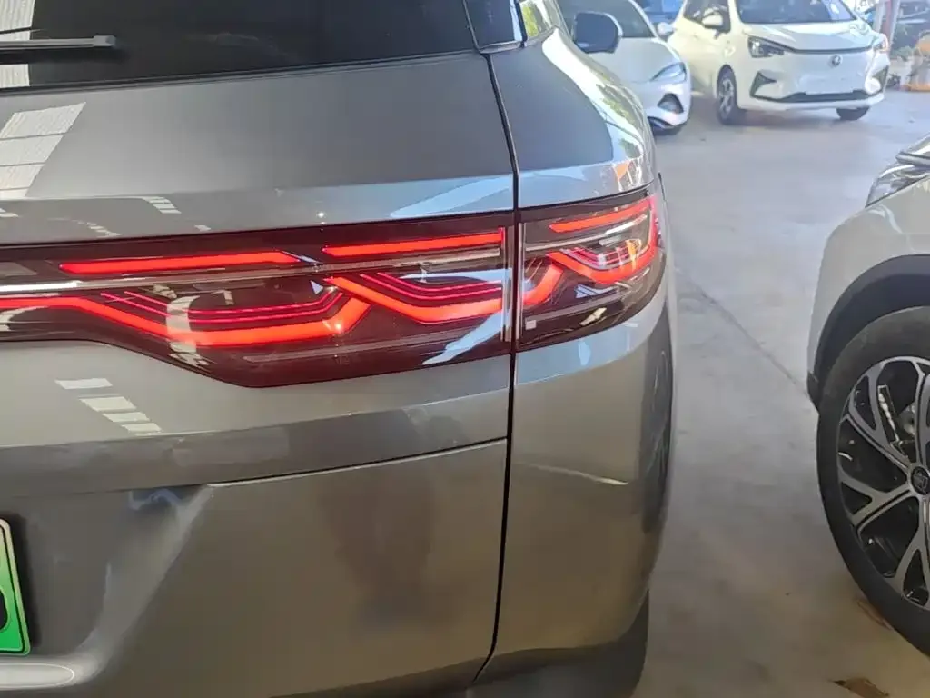 BYD L DM-i — фото 9