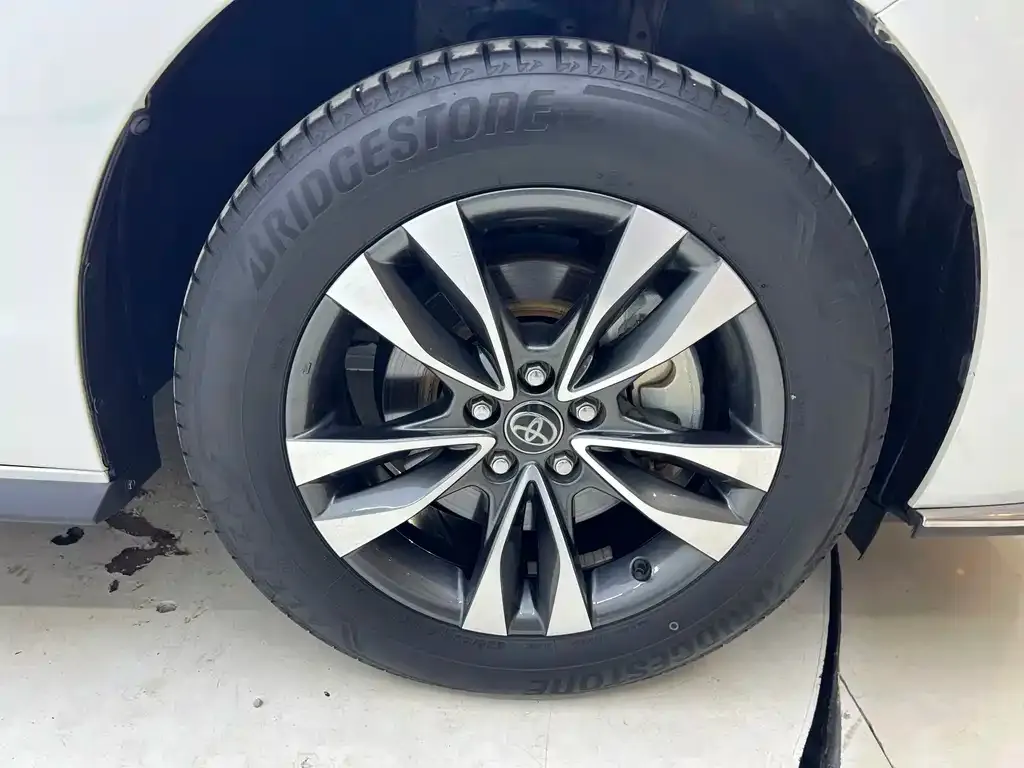 Toyota Granvia — фото 6