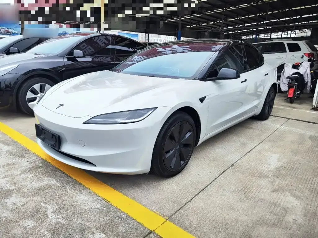 Tesla Model 3 — фото 1