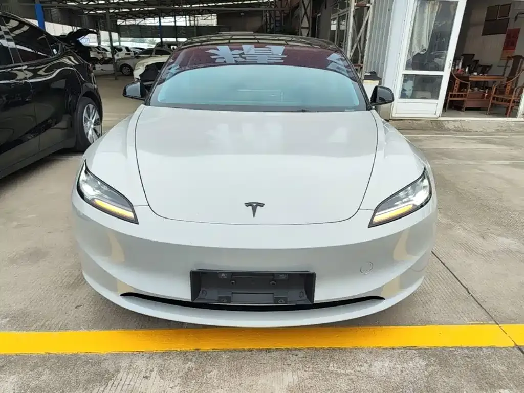 Tesla Model 3 — фото 4