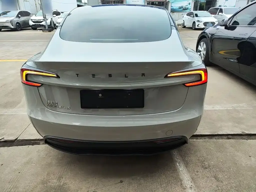 Tesla Model 3 — фото 9