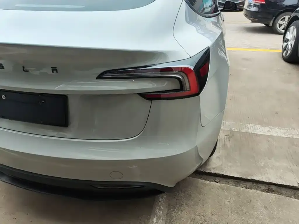 Tesla Model 3 — фото 3