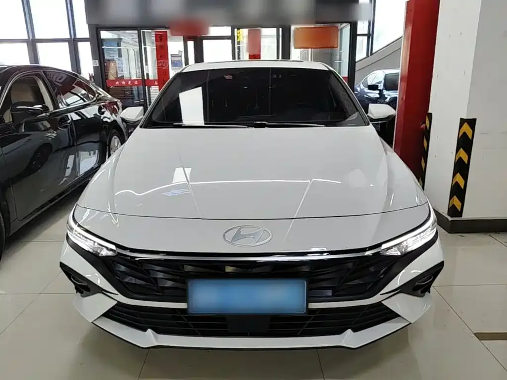 Hyundai Elantra — фото 10