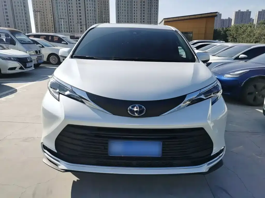 Toyota Sienna — фото 2