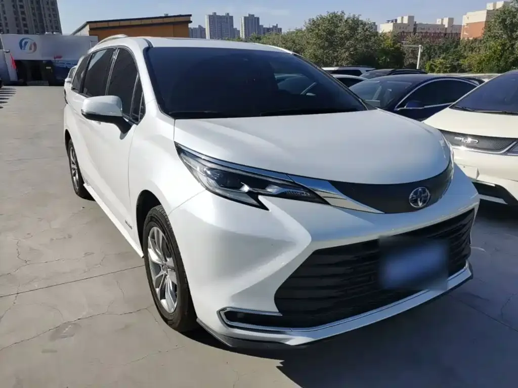 Toyota Sienna — фото 9