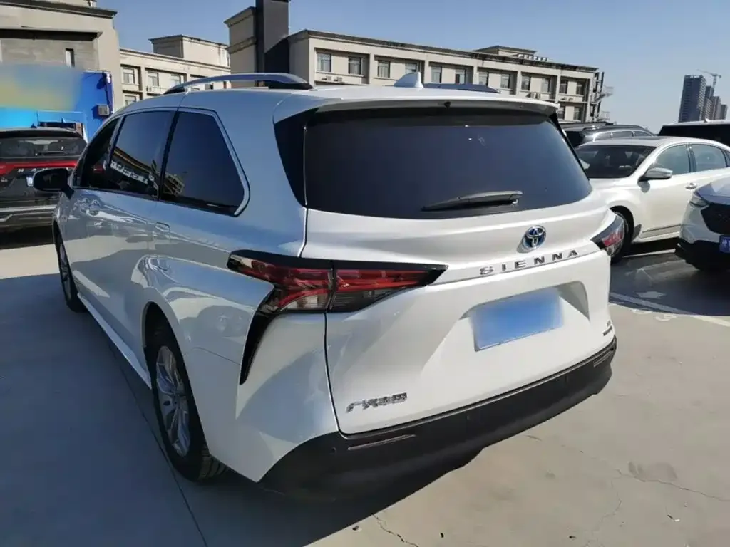 Toyota Sienna — фото 7