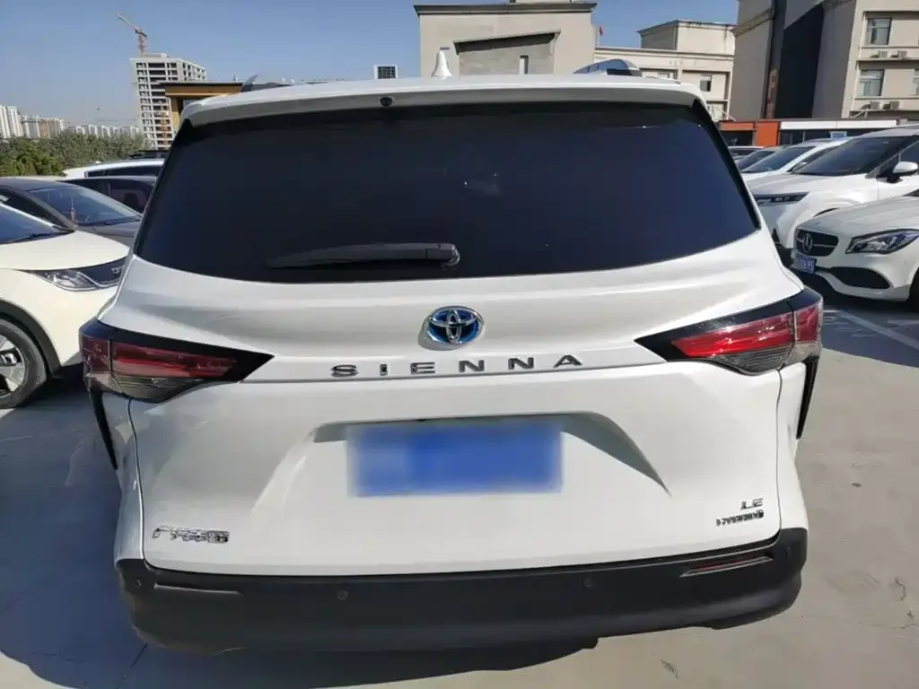 Toyota Sienna — фото 4