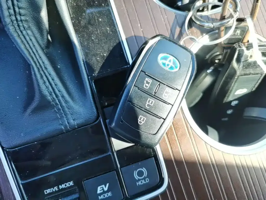 Toyota Sienna — фото 3