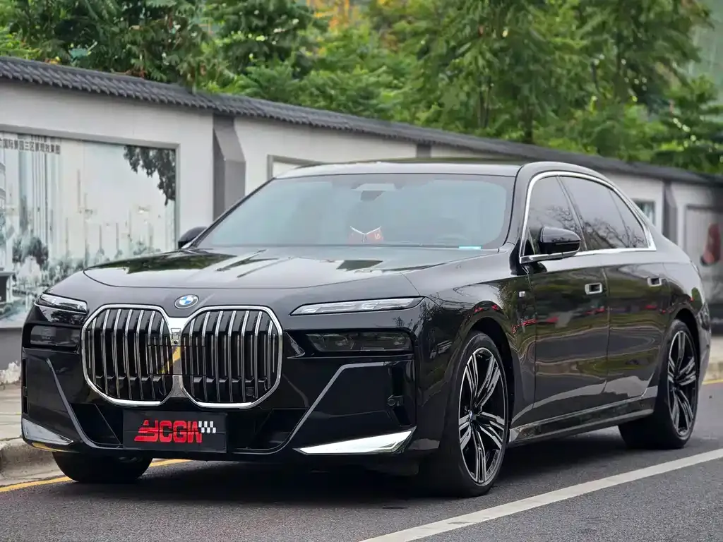 BMW 7 Series — фото 1
