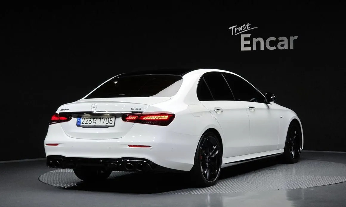 Mercedes-Benz E-Class — фото 2