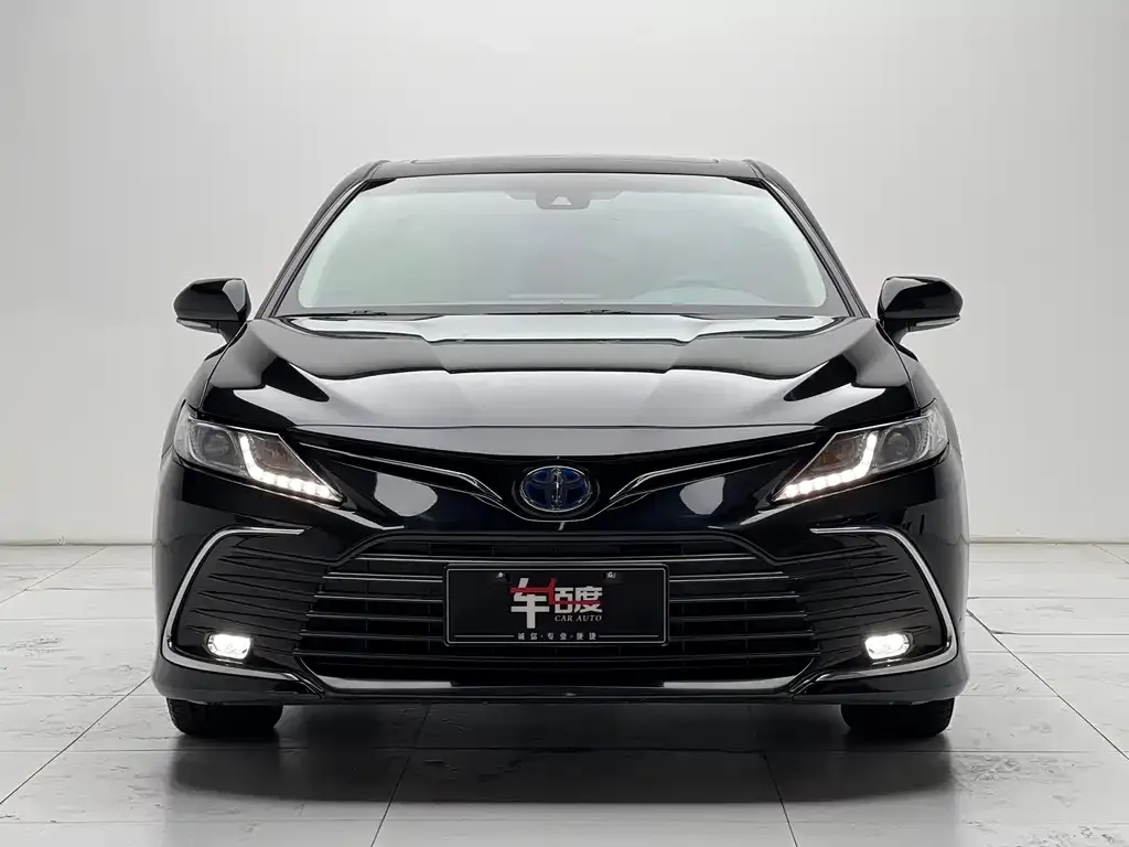 Toyota Camry — фото 4