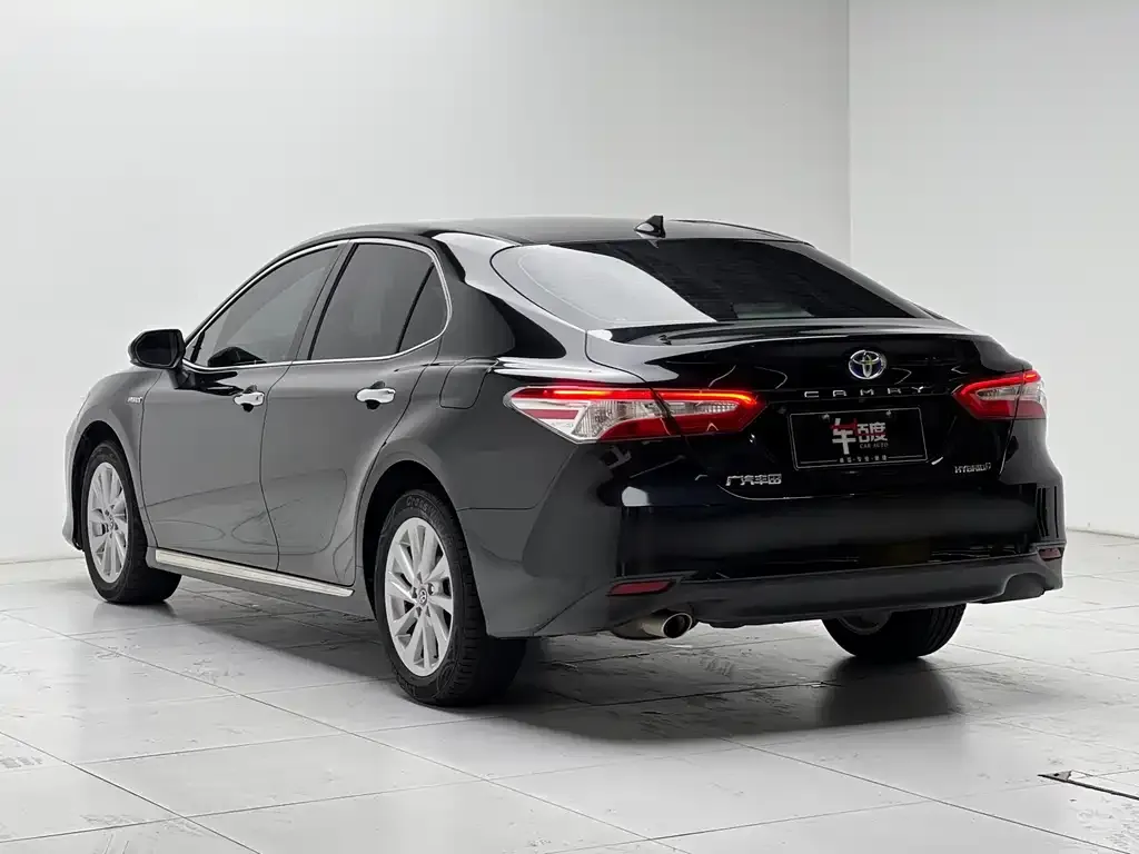 Toyota Camry — фото 7