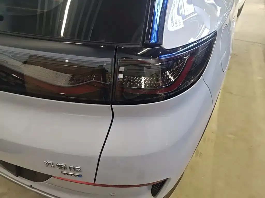 BYD Sealion 05 EV — фото 2