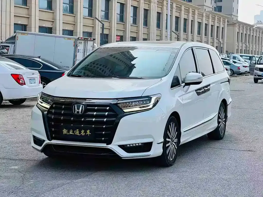 Honda Elysion — фото 1