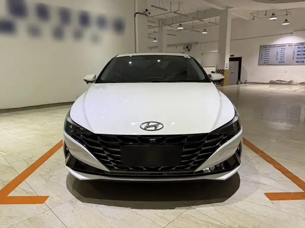 Hyundai Elantra — фото 5