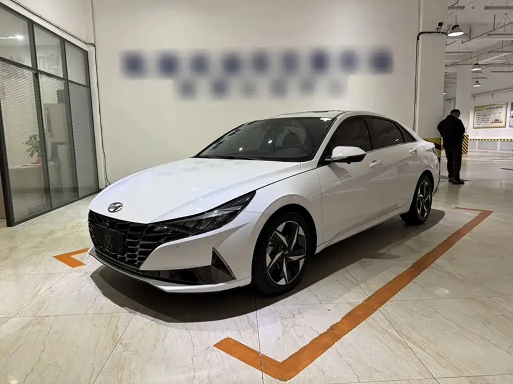 Hyundai Elantra — фото 8
