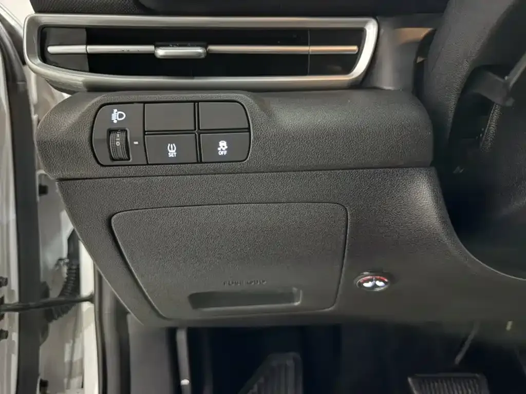 Hyundai Elantra — фото 9