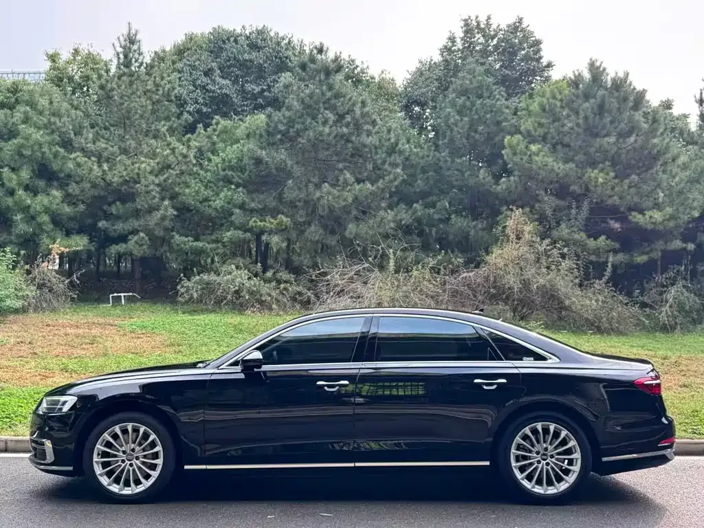 Audi A8 — фото 4