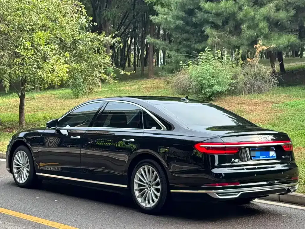 Audi A8 — фото 10