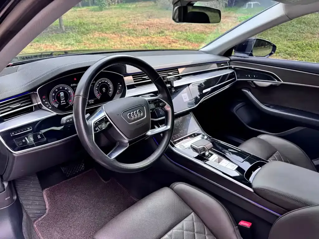 Audi A8 — фото 5