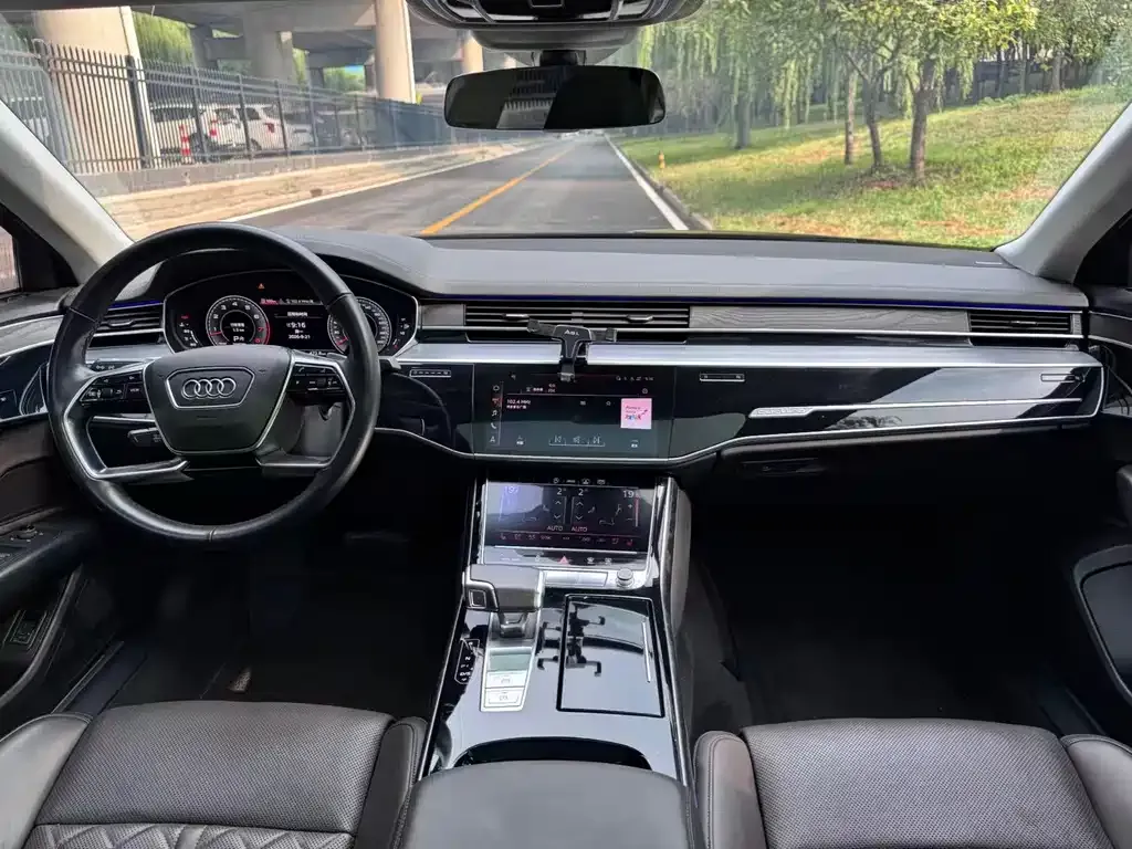 Audi A8 — фото 9