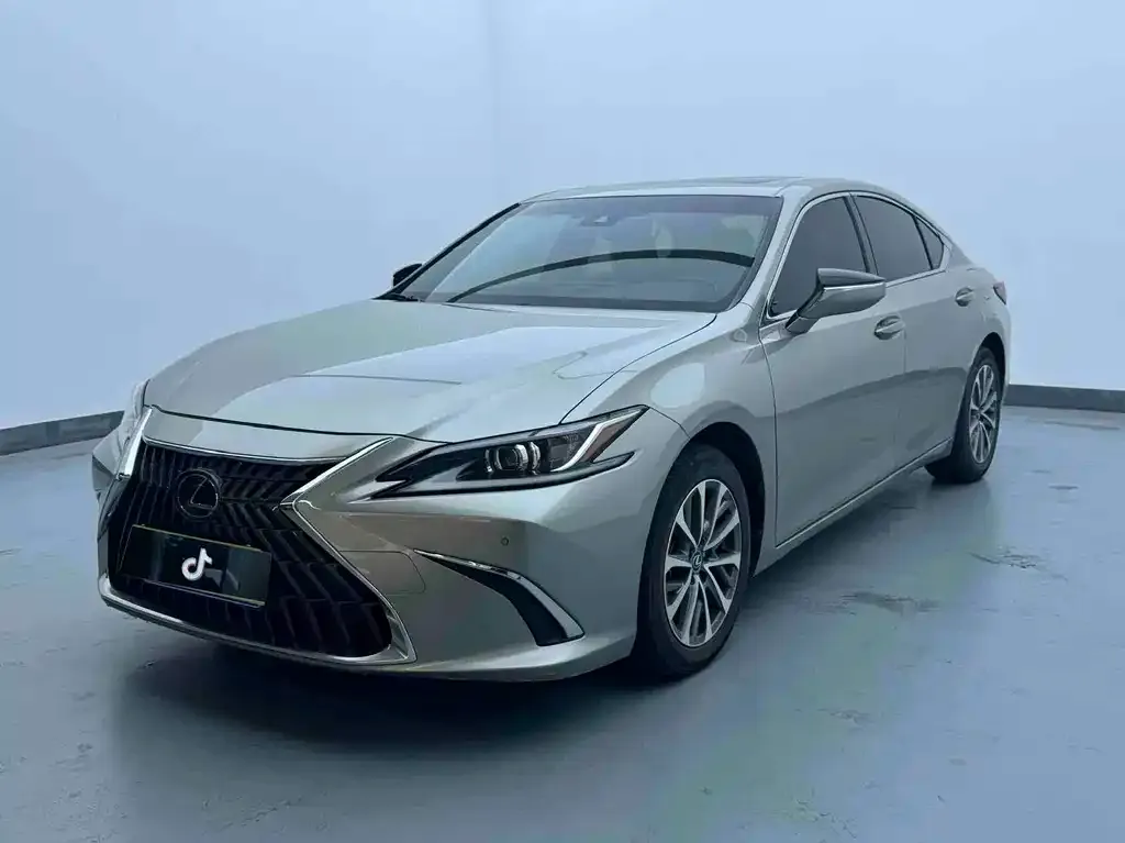 Lexus ES — фото 1