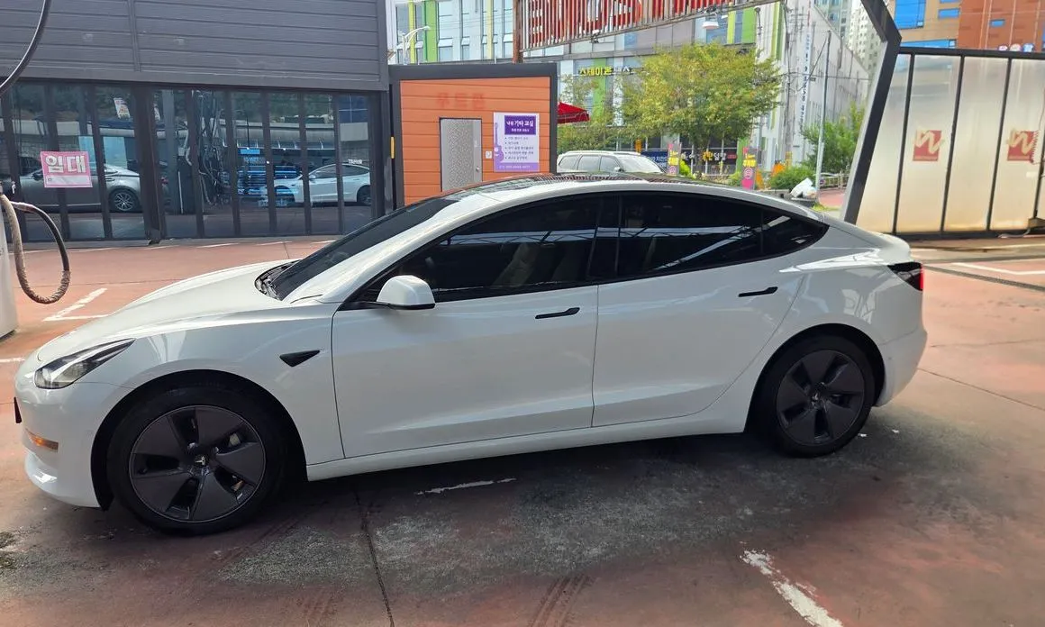 Tesla Model 3 — фото 1